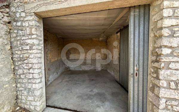 Stationnement à louer