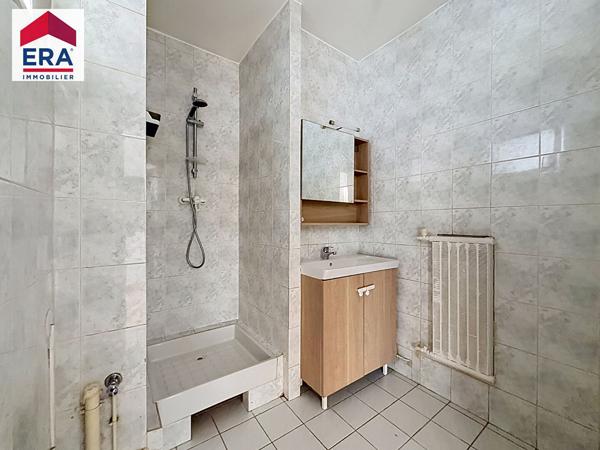 A LOUER VIDE - 3/4 PIECES 65m²