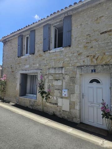 Maison à vendre 249 899 € Sainte-Soulle 5 p 102 m² DPE D