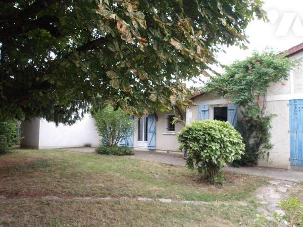 BOUSSAC (23) CREUSE, A vendre charmante maison de bourg en pierres (élevée partie sur sous-sol ...