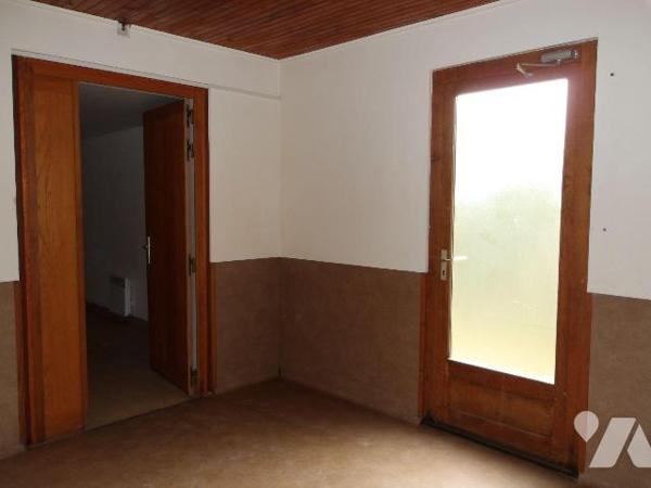 BOUSSAC (23) CREUSE, A vendre charmante maison de bourg en pierres (élevée partie sur sous-sol ...