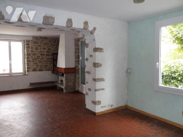 BOUSSAC (23) CREUSE, A vendre charmante maison de bourg en pierres (élevée partie sur sous-sol ...
