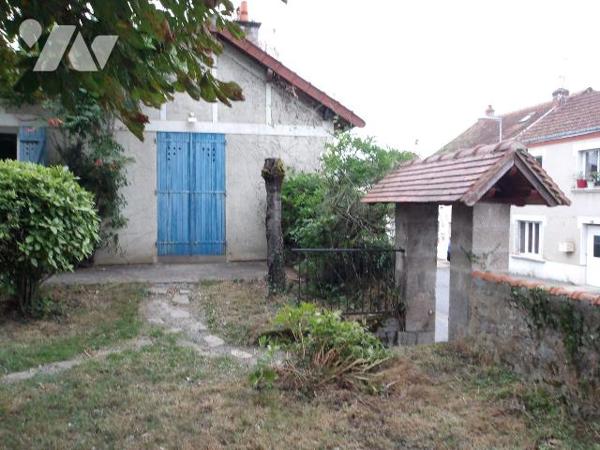 BOUSSAC (23) CREUSE, A vendre charmante maison de bourg en pierres (élevée partie sur sous-sol ...