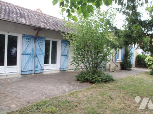 BOUSSAC (23) CREUSE, A vendre charmante maison de bourg en pierres (élevée partie sur sous-sol ...