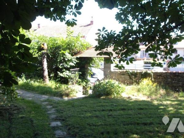 BOUSSAC (23) CREUSE, A vendre charmante maison de bourg en pierres (élevée partie sur sous-sol ...