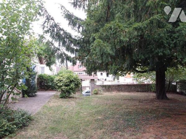 BOUSSAC (23) CREUSE, A vendre charmante maison de bourg en pierres (élevée partie sur sous-sol ...