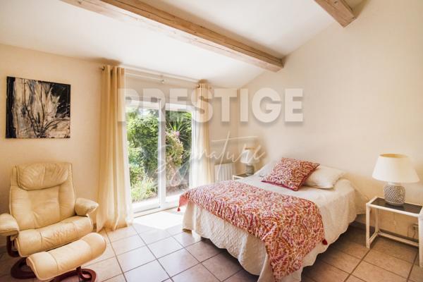 Maison
                                                                                                                                                                                                                                                                                                                        7 pièce(s)                                                                                                                                                                                                          5 chambre(s)                                                                                                                                                                                                          192.67  m²