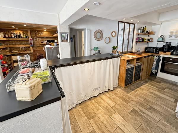 Maison de plain pied avec piscine et garage