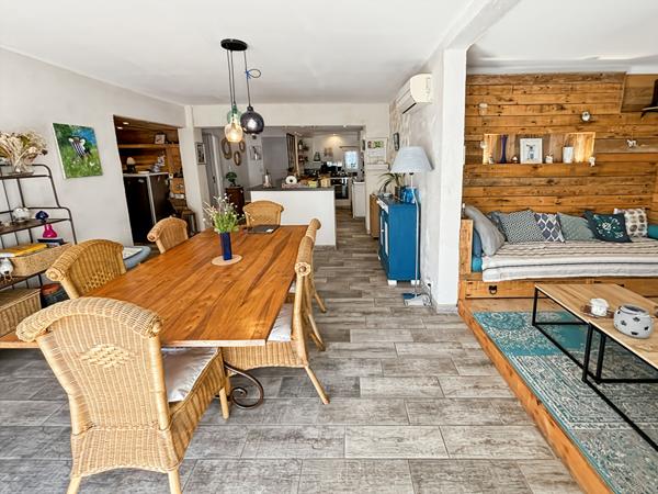 Maison de plain pied avec piscine et garage