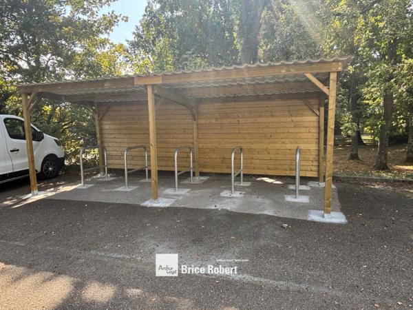 Location bureaux rénovés lumineux à Limonest dans parc dynamique Techlid