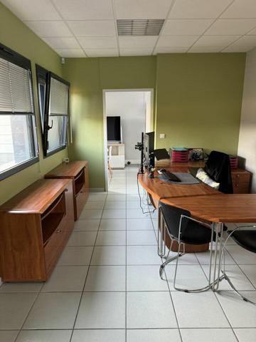 VENDRENNE – ENSEMBLE DE BUREAUX AVEC TERRAIN CONSTRUCTIBLE À LA VENTE