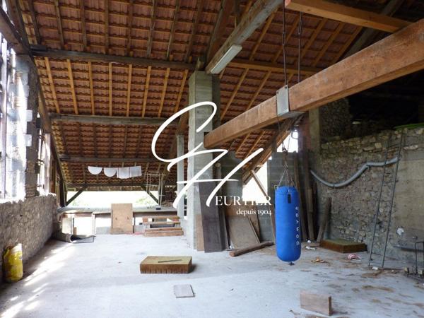 Grange à réhabiliter avec jardin