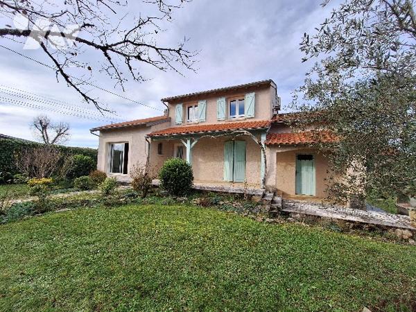 Joli pavillon de 116 m², type 5, dans un quartier calme de Villefranche-de-Rouergue.