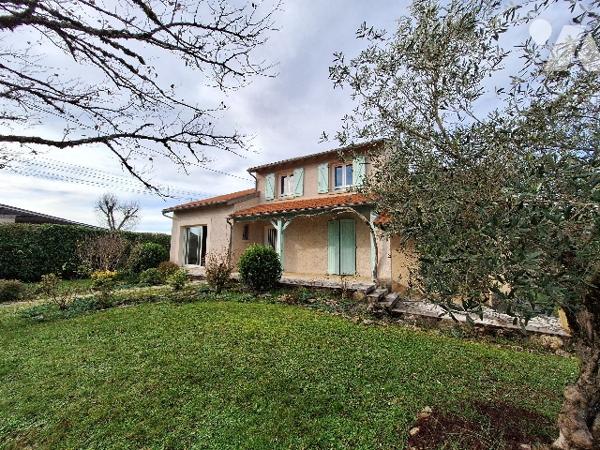 Joli pavillon de 116 m², type 5, dans un quartier calme de Villefranche-de-Rouergue.