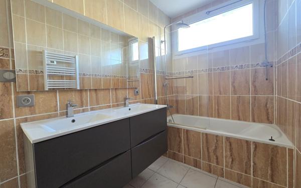 Appartement à louer    3 pièces • 60,49 m2 Salon-de-Provence