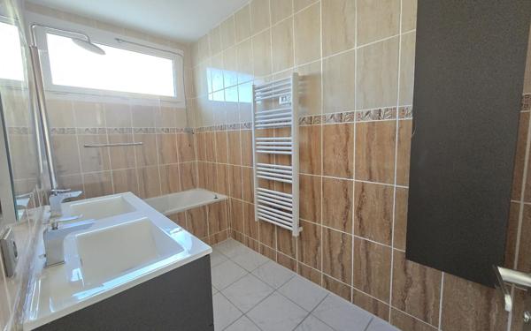 Appartement à louer    3 pièces • 60,49 m2 Salon-de-Provence