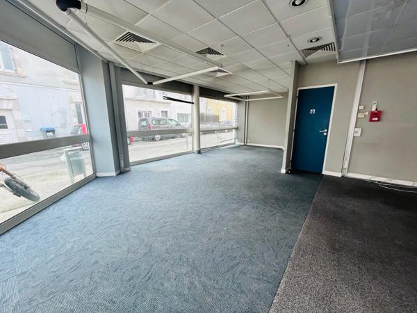 A VENDRE A LOUER LOCAUX ST NAZAIRE 483M2