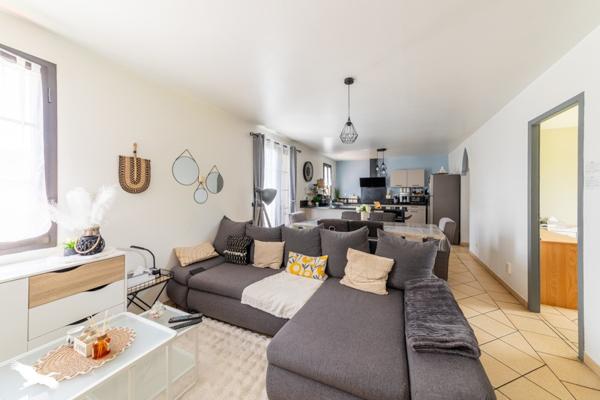 Immeuble à vendre 265 500 € Saint-Hilaire-de-Lusignan 10 p 232 m² DPE C