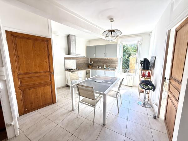 Alénya (66200) Maison de village 4 pièces R+2 de 80m² Habitables