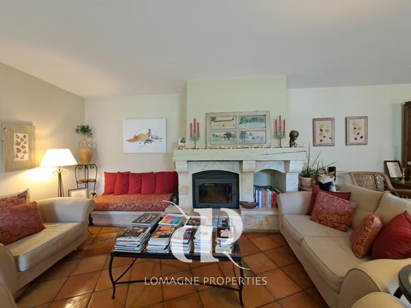 Condom (32100) Élégant Manoir du XVIIIe siècle avec Tours au coeur de la Gascogne