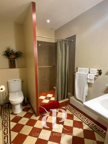 Condom (32100) Élégant Manoir du XVIIIe siècle avec Tours au coeur de la Gascogne