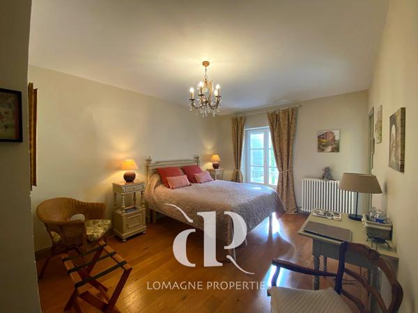 Condom (32100) Élégant Manoir du XVIIIe siècle avec Tours au coeur de la Gascogne