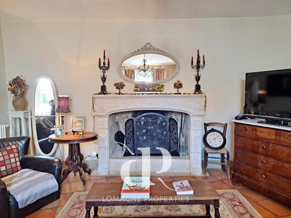 Condom (32100) Élégant Manoir du XVIIIe siècle avec Tours au coeur de la Gascogne