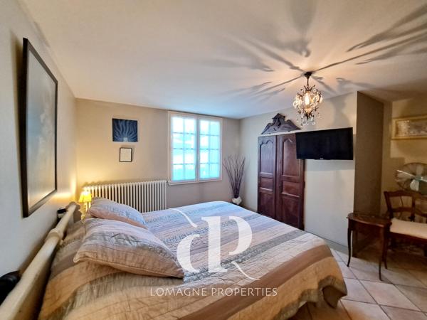 Condom (32100) Élégant Manoir du XVIIIe siècle avec Tours au coeur de la Gascogne