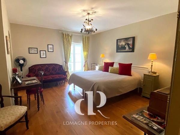 Condom (32100) Élégant Manoir du XVIIIe siècle avec Tours au coeur de la Gascogne