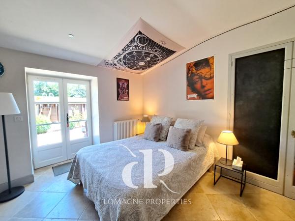 Condom (32100) Élégant Manoir du XVIIIe siècle avec Tours au coeur de la Gascogne