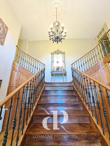 Condom (32100) Élégant Manoir du XVIIIe siècle avec Tours au coeur de la Gascogne