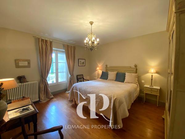 Condom (32100) Élégant Manoir du XVIIIe siècle avec Tours au coeur de la Gascogne