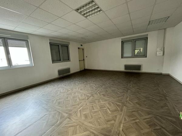 Axe principal de Gourdon - Bureaux 400 m² divisibles à louer