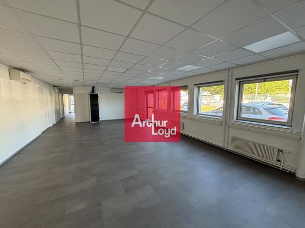 Bureaux à louer 149 m² à Echirolles avec parking privatif et accès bus