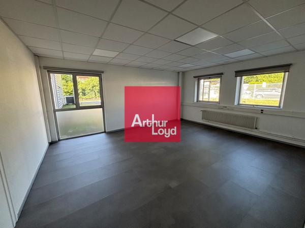 Bureaux à louer 149 m² à Echirolles avec parking privatif et accès bus