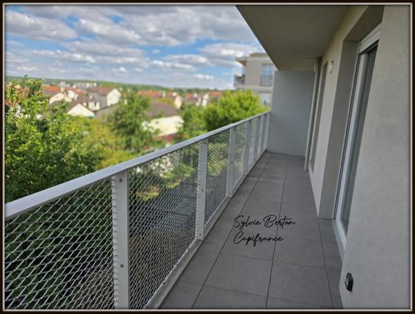 Sevran Appartement 2 pièces - 50 m2 - Balcon - Place de parking en sous-sol