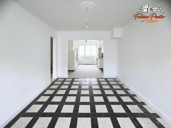 Maison de ville rénovée avec garage et jardin