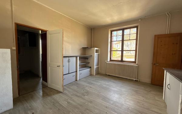 Maison à vendre    4 pièces •  Tavaux