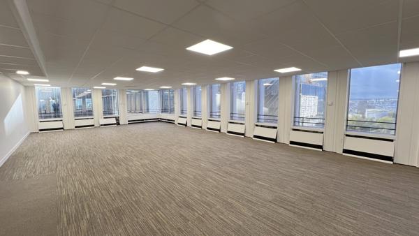 Bureaux à vendre à Puteaux La Défense dans un immeuble sécurisé avec services