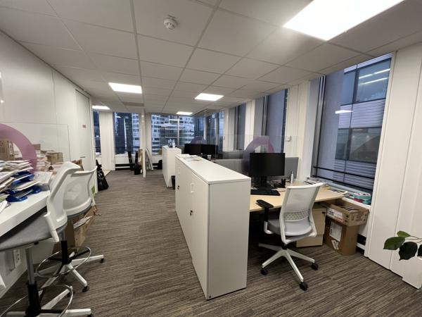 Bureaux à vendre à Puteaux La Défense dans un immeuble sécurisé avec services