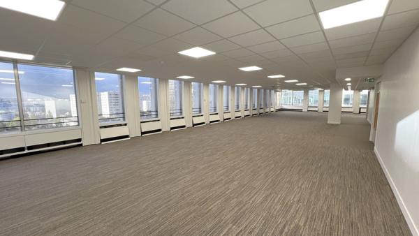 Bureaux à vendre à Puteaux La Défense dans un immeuble sécurisé avec services