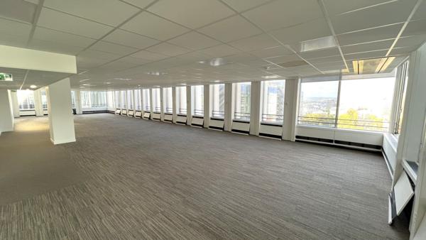 Bureaux à vendre à Puteaux La Défense dans un immeuble sécurisé avec services
