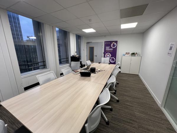 Bureaux à vendre à Puteaux La Défense dans un immeuble sécurisé avec services