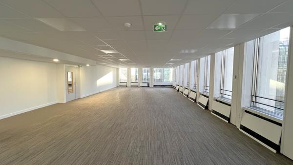 Bureaux à vendre à Puteaux La Défense dans un immeuble sécurisé avec services