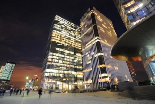 Bureaux à vendre à Puteaux La Défense dans un immeuble sécurisé avec services