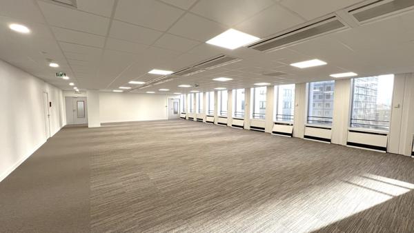 Bureaux à vendre à Puteaux La Défense dans un immeuble sécurisé avec services
