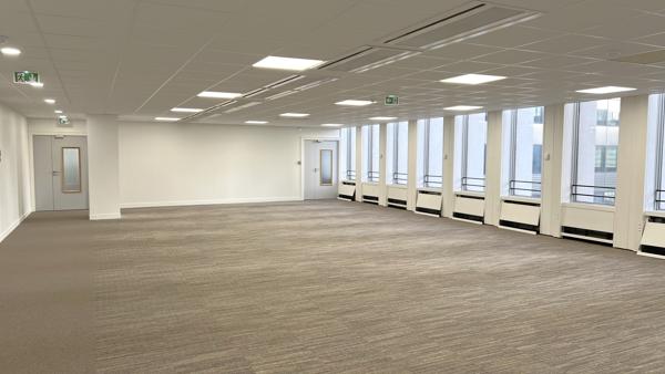 Bureaux à vendre à Puteaux La Défense dans un immeuble sécurisé avec services