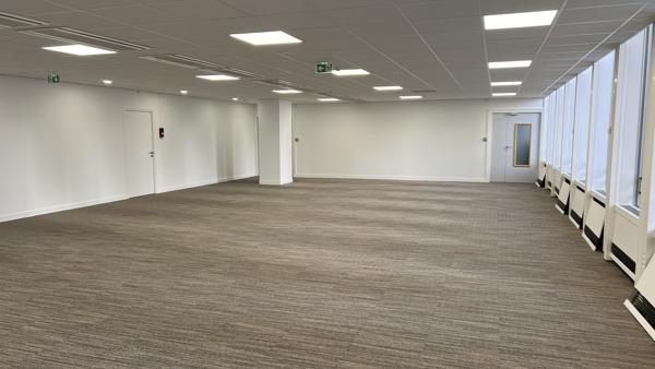 Bureaux à vendre à Puteaux La Défense dans un immeuble sécurisé avec services