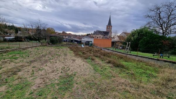 Terrain à batir  567 m² dans le bourg de Mariol proche de l' école