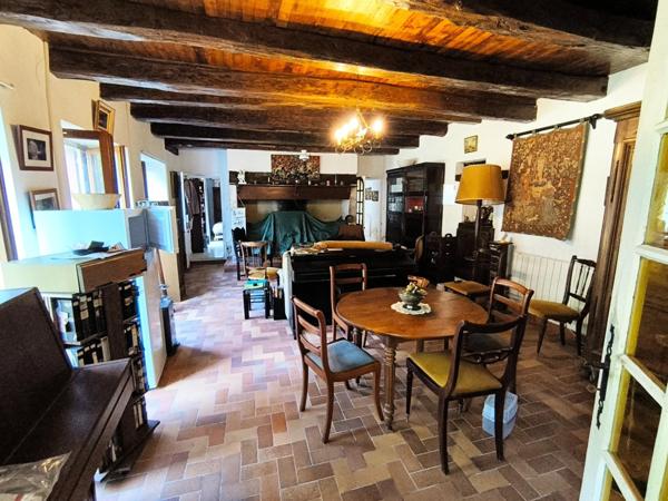 Périgourdine de 80m2 avec sa grange, sur 2554 m2